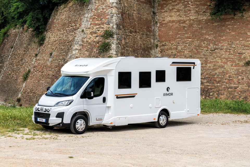 Alquiler Autocaravana PILOTE 696s